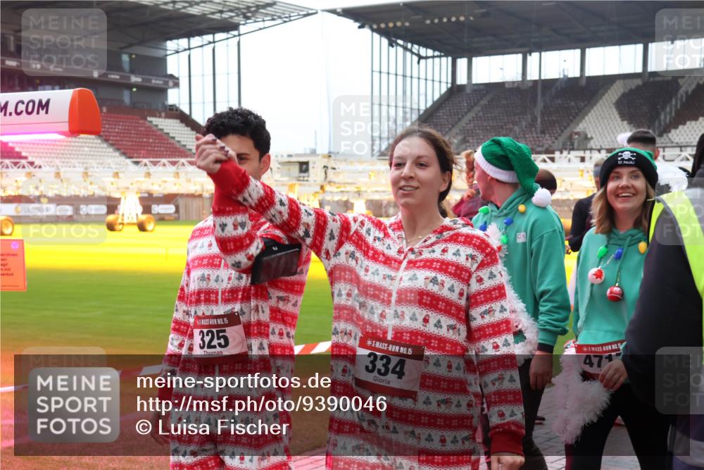07.12.2025 - St. Pauli X-Mass-Run No. 15 Luisa Fischer http://msf.ph/oto/9390046 07.12.2025 12:09:33 Ziel 15, 325, 15, 334, 5, 471, 138, 586, 643, 775, 807, 1214, 1219, 1253, 1269, 1270, 1405, 1652, 1653, 1685, 1725, 1727, 1901, 2009, 2414, 2679, 2731, 3230, 3233, 3538, 3595, 3876, 3947, 3955, 3966, 4084, 4086, 4137, 4138, 4182, 4183, 4196, 4197, 4198, 4267, 4282, 4283, 4294, 4295, 4297, 4422, 4429, 4720 meine-sportfotos.de