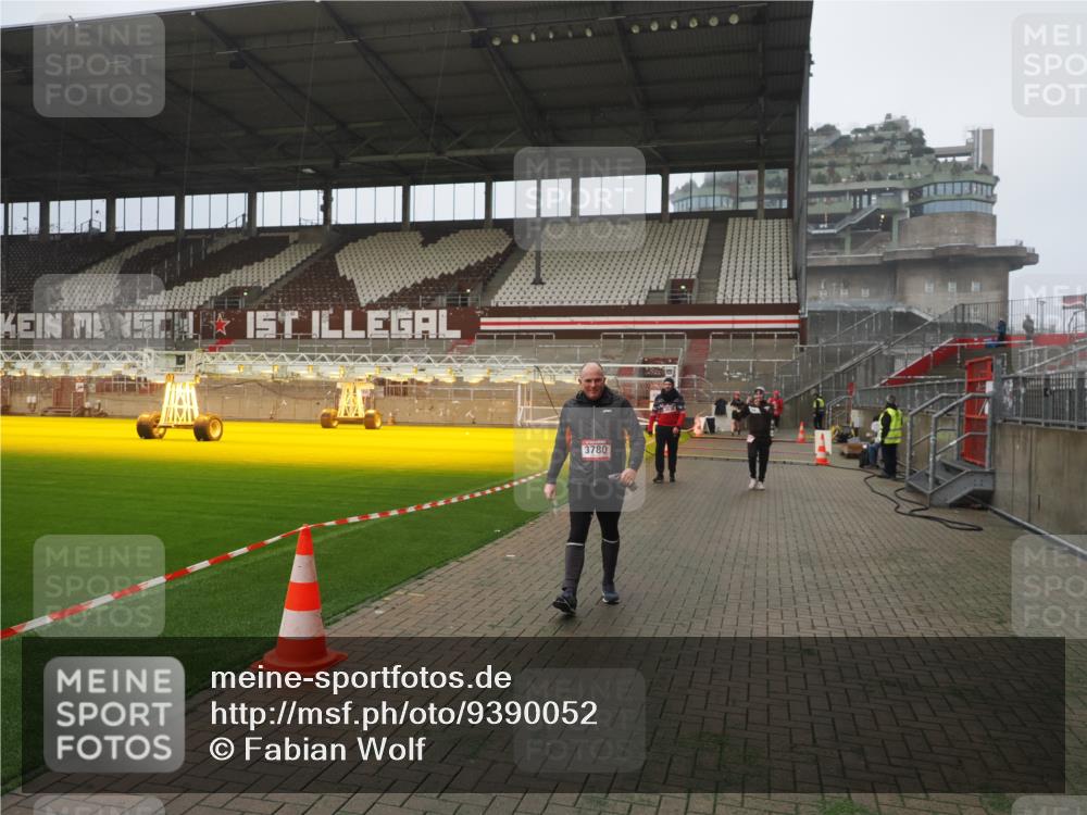 07.12.2025 - St. Pauli X-Mass-Run No. 15 Fabian Wolf http://msf.ph/oto/9390052 07.12.2025 10:22:55 Ziel 794, 2638, 3780, 4287, 4407, 4411, 4419, 4509, 4539 meine-sportfotos.de