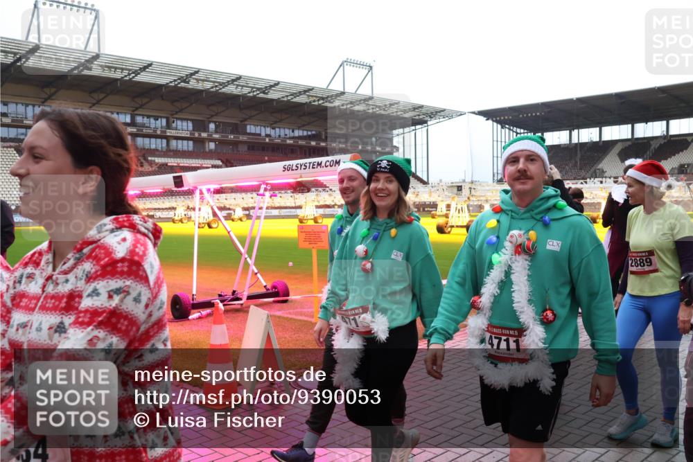 07.12.2025 - St. Pauli X-Mass-Run No. 15 Luisa Fischer http://msf.ph/oto/9390053 07.12.2025 12:09:35 Ziel 15, 4711, 2889, 138, 586, 643, 775, 807, 1219, 1269, 1270, 1405, 1652, 1653, 1685, 1725, 1727, 1901, 2009, 2414, 2679, 2731, 3230, 3233, 3538, 3595, 3876, 3947, 3955, 3966, 4084, 4086, 4137, 4138, 4182, 4183, 4196, 4197, 4198, 4267, 4282, 4283, 4294, 4295, 4297, 4429, 4720 meine-sportfotos.de
