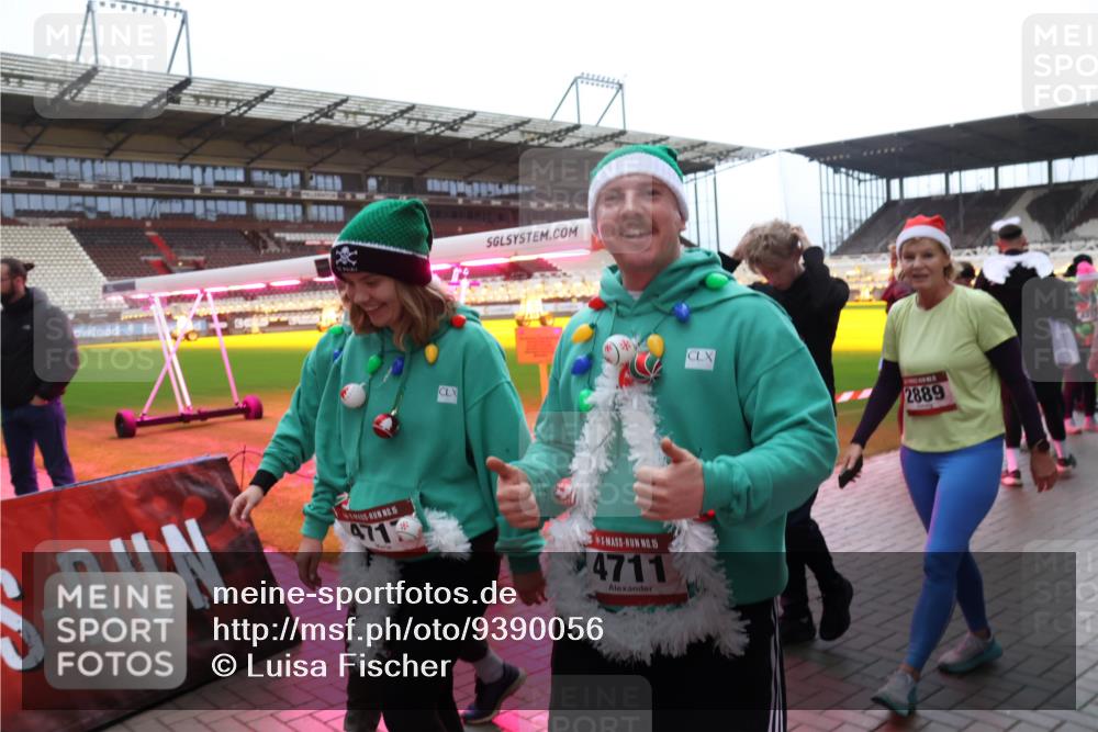 07.12.2025 - St. Pauli X-Mass-Run No. 15 Luisa Fischer http://msf.ph/oto/9390056 07.12.2025 12:09:35 Ziel 471, 15, 4711, 2889, 138, 586, 643, 775, 807, 1219, 1269, 1270, 1405, 1652, 1653, 1685, 1725, 1727, 1901, 2009, 2414, 2679, 2731, 3230, 3233, 3538, 3595, 3876, 3947, 3955, 3966, 4084, 4086, 4137, 4138, 4182, 4183, 4196, 4197, 4198, 4267, 4282, 4283, 4294, 4295, 4297, 4429, 4720 meine-sportfotos.de