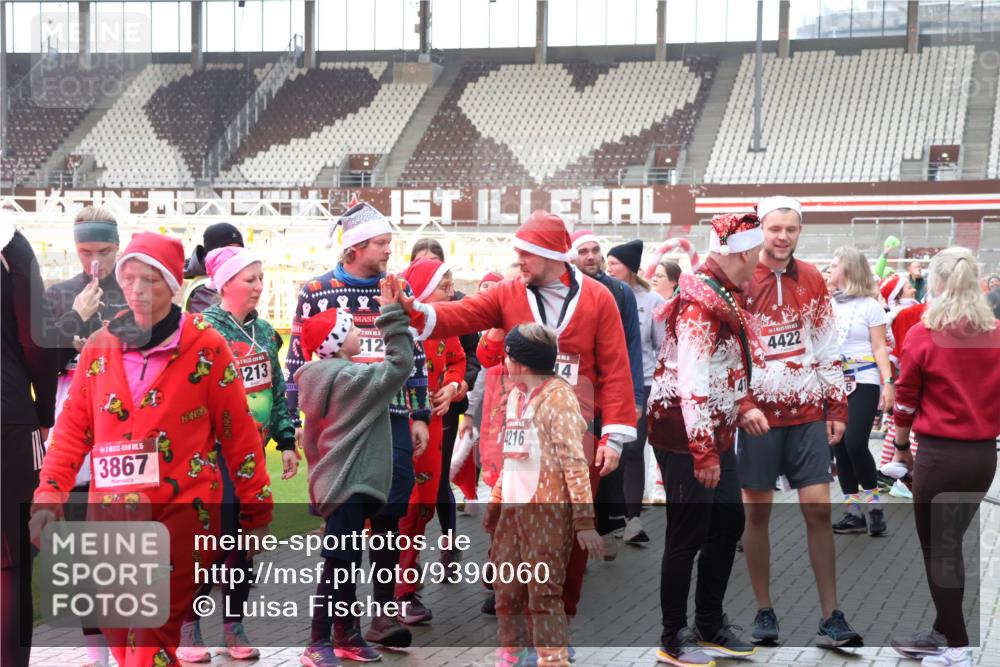 07.12.2025 - St. Pauli X-Mass-Run No. 15 Luisa Fischer http://msf.ph/oto/9390060 07.12.2025 12:09:43 Ziel 15, 3867, 213, 212, 4216, 4422, 138, 586, 643, 775, 807, 1405, 1652, 1653, 1685, 1725, 1727, 1901, 2009, 2414, 2731, 3233, 3538, 3947, 3955, 3966, 4196, 4197, 4198, 4267, 4282, 4283, 4313, 4315, 4720 meine-sportfotos.de