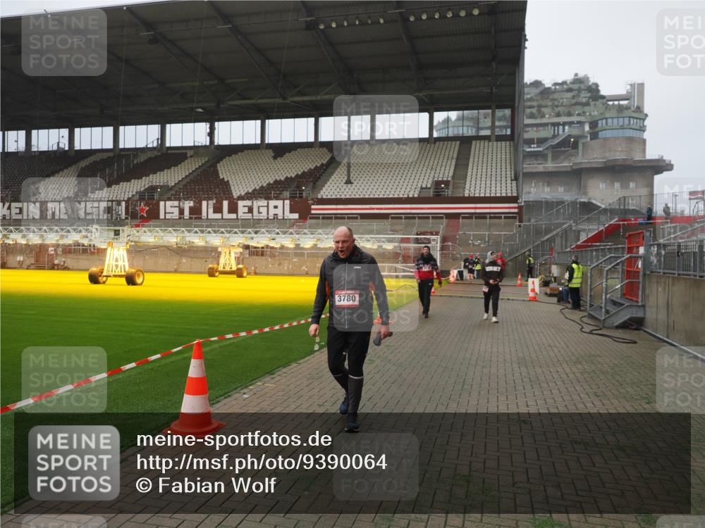 07.12.2025 - St. Pauli X-Mass-Run No. 15 Fabian Wolf http://msf.ph/oto/9390064 07.12.2025 10:22:56 Ziel 794, 2638, 3780, 4287, 4407, 4411, 4419, 4509, 4539 meine-sportfotos.de