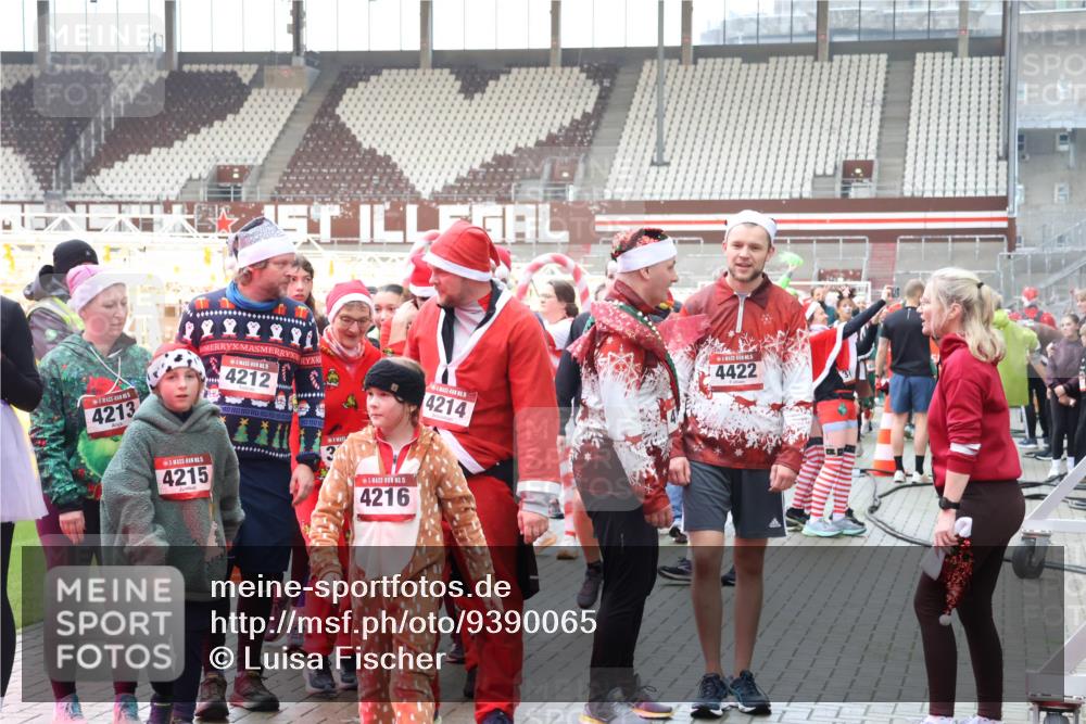 07.12.2025 - St. Pauli X-Mass-Run No. 15 Luisa Fischer http://msf.ph/oto/9390065 07.12.2025 12:09:44 Ziel 4213, 4212, 4215, 15, 4216, 4214, 4422, 138, 643, 775, 807, 1405, 1652, 1653, 1685, 1725, 1727, 1901, 2009, 2414, 2731, 3538, 3947, 3955, 3966, 4196, 4197, 4198, 4267, 4282, 4283, 4313, 4315, 4720 meine-sportfotos.de
