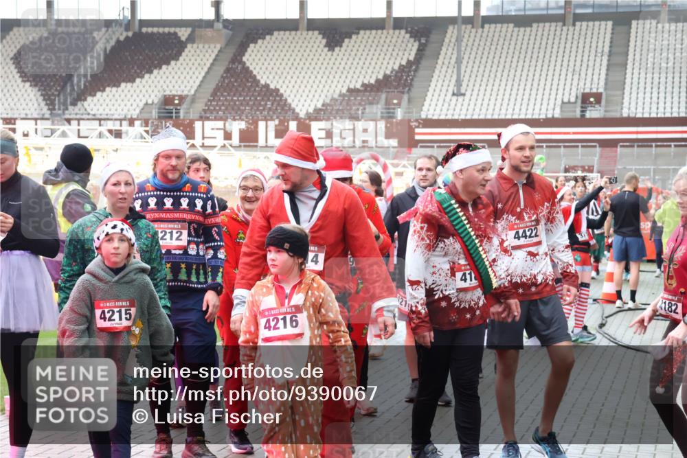 07.12.2025 - St. Pauli X-Mass-Run No. 15 Luisa Fischer http://msf.ph/oto/9390067 07.12.2025 12:09:44 Ziel 15, 4215, 1, 5, 212, 15, 14, 15, 4216, 41, 4422, 4182, 138, 643, 775, 807, 1405, 1652, 1653, 1685, 1725, 1727, 1901, 2009, 2414, 2731, 3538, 3947, 3955, 3966, 4196, 4197, 4198, 4267, 4282, 4283, 4313, 4315, 4720 meine-sportfotos.de