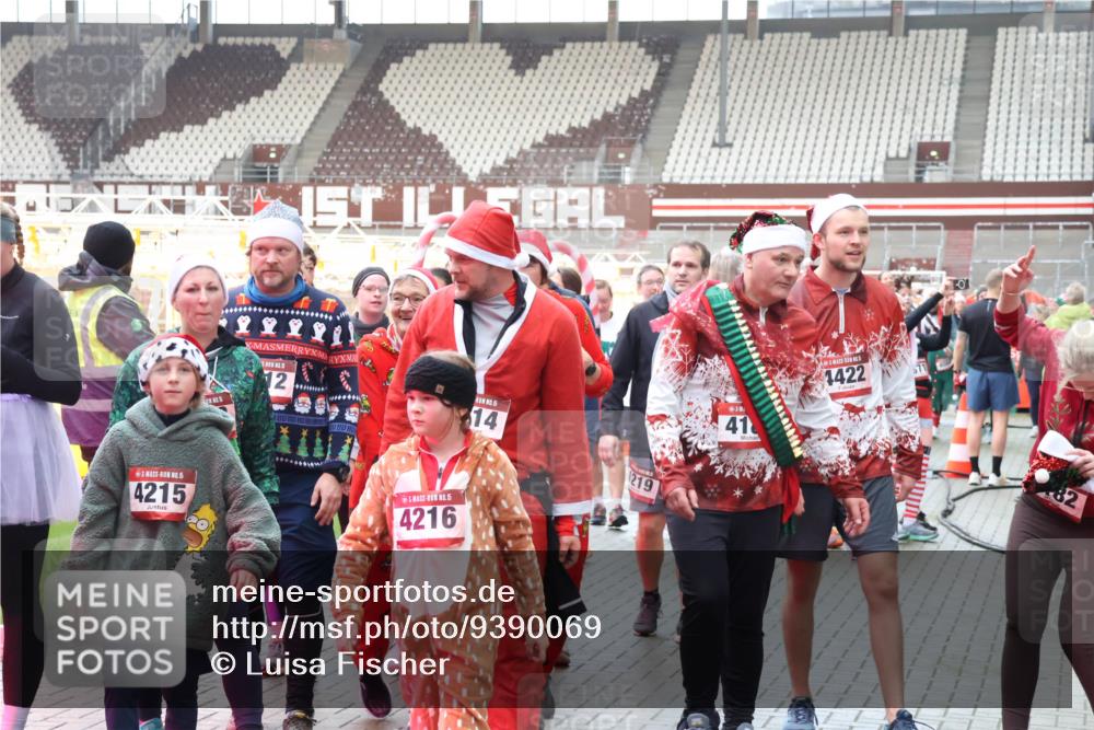 07.12.2025 - St. Pauli X-Mass-Run No. 15 Luisa Fischer http://msf.ph/oto/9390069 07.12.2025 12:09:45 Ziel 15, 4215, 12, 1, 15, 4216, 5, 14, 219, 41, 1422, 82, 138, 643, 775, 807, 1405, 1652, 1653, 1685, 1725, 1727, 2009, 2414, 2731, 3538, 3947, 3955, 3966, 4196, 4197, 4198, 4267, 4282, 4283, 4313, 4315 meine-sportfotos.de