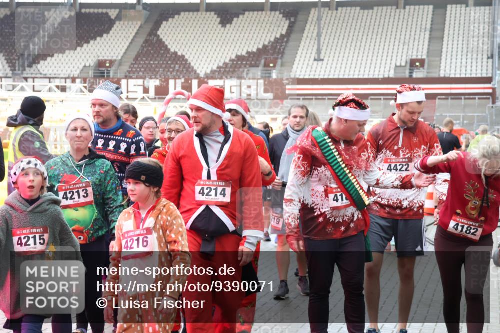 07.12.2025 - St. Pauli X-Mass-Run No. 15 Luisa Fischer http://msf.ph/oto/9390071 07.12.2025 12:09:45 Ziel 15, 4215, 15, 4213, 1, 15, 4214, 5, 4216, 19, 41, 4422, 5, 4182, 138, 643, 775, 807, 1405, 1652, 1653, 1685, 1725, 1727, 2009, 2414, 2731, 3538, 3947, 3955, 3966, 4196, 4197, 4198, 4267, 4282, 4283, 4313, 4315 meine-sportfotos.de