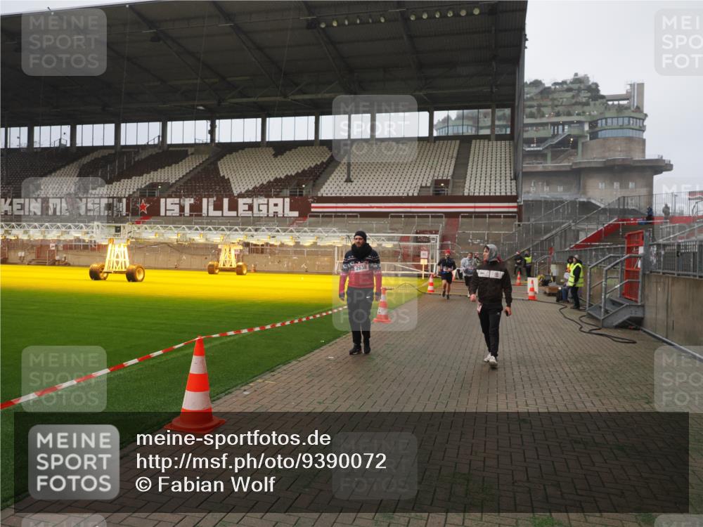 07.12.2025 - St. Pauli X-Mass-Run No. 15 Fabian Wolf http://msf.ph/oto/9390072 07.12.2025 10:23:00 Ziel 794, 1996, 2123, 2304, 2638, 3780, 4287, 4407, 4411 meine-sportfotos.de