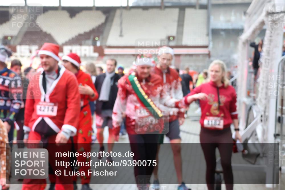 07.12.2025 - St. Pauli X-Mass-Run No. 15 Luisa Fischer http://msf.ph/oto/9390075 07.12.2025 12:09:46 Ziel 4214, 138, 643, 775, 807, 1405, 1652, 1653, 1685, 1725, 1727, 2009, 2414, 2731, 3538, 3947, 3955, 3966, 4196, 4197, 4198, 4267, 4282, 4283, 4313, 4315 meine-sportfotos.de