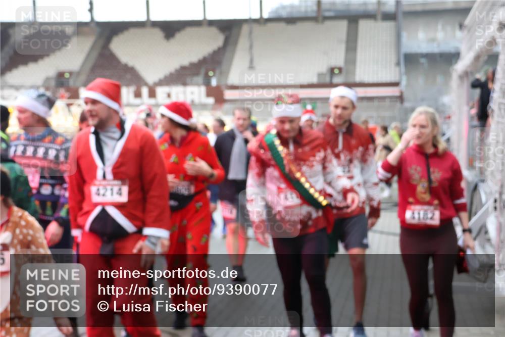 07.12.2025 - St. Pauli X-Mass-Run No. 15 Luisa Fischer http://msf.ph/oto/9390077 07.12.2025 12:09:47 Ziel 4214, 4182, 138, 643, 775, 807, 1405, 1652, 1653, 1685, 1725, 1727, 2009, 2414, 2731, 3538, 3947, 3955, 3966, 4196, 4197, 4198, 4267, 4282, 4283, 4313, 4315 meine-sportfotos.de