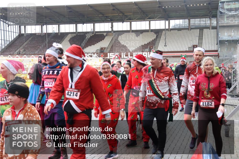 07.12.2025 - St. Pauli X-Mass-Run No. 15 Luisa Fischer http://msf.ph/oto/9390081 07.12.2025 12:09:48 Ziel 4213, 4212, 4214, 4216, 1, 270, 360, 41, 314, 44, 4182, 138, 643, 775, 807, 1405, 1652, 1653, 1685, 1725, 1727, 2009, 2414, 2731, 3538, 3947, 3955, 3966, 4196, 4197, 4198, 4267, 4282, 4283, 4313, 4315 meine-sportfotos.de