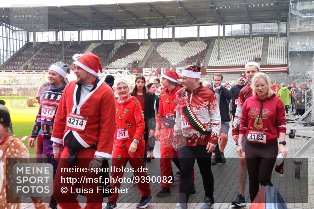 07.12.2025 - St. Pauli X-Mass-Run No. 15 Luisa Fischer http://msf.ph/oto/9390082 07.12.2025 12:09:49 Ziel 4212, 5, 4214, 3861, 3609, 41, 4182, 138, 643, 775, 807, 1405, 1494, 1652, 1653, 1685, 1725, 1727, 2009, 2414, 2731, 3538, 3947, 3955, 3966, 4196, 4197, 4198, 4267, 4282, 4283, 4313, 4315 meine-sportfotos.de