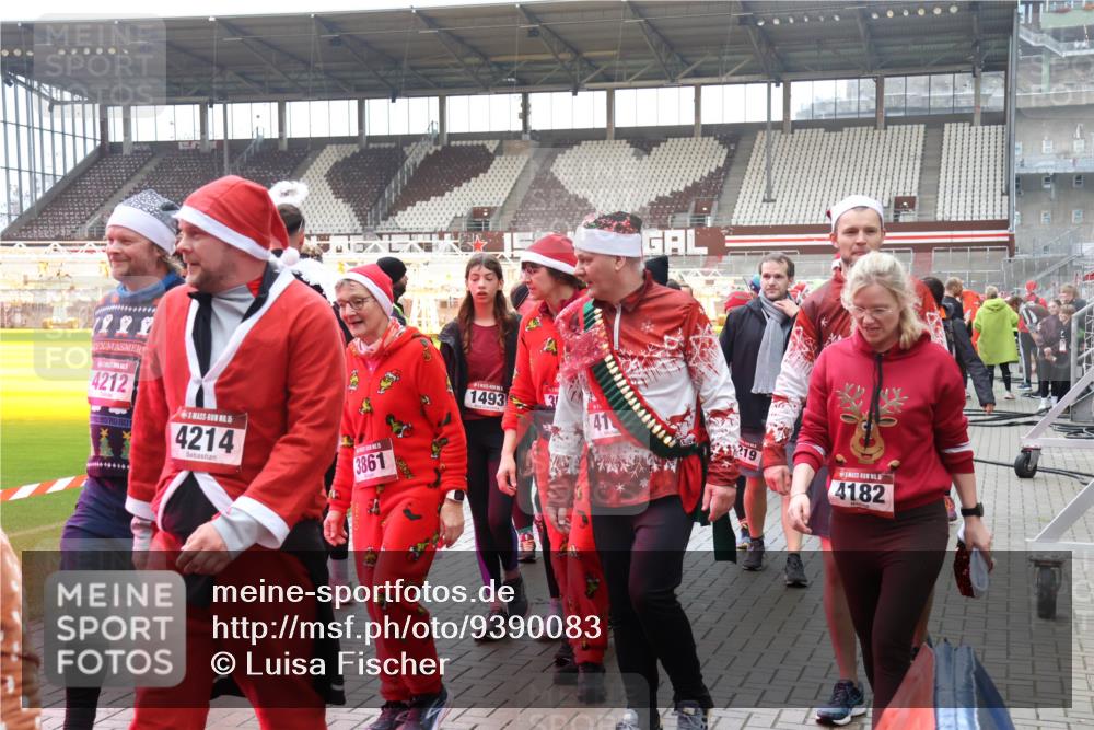 07.12.2025 - St. Pauli X-Mass-Run No. 15 Luisa Fischer http://msf.ph/oto/9390083 07.12.2025 12:09:49 Ziel 4212, 5, 4214, 3861, 1493, 3, 19, 4182, 138, 643, 775, 807, 1405, 1494, 1652, 1653, 1685, 1725, 1727, 2009, 2414, 2731, 3538, 3947, 3955, 3966, 4196, 4197, 4198, 4267, 4282, 4283, 4313, 4315 meine-sportfotos.de