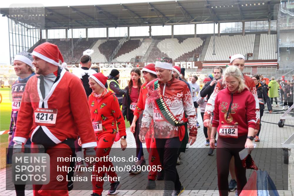 07.12.2025 - St. Pauli X-Mass-Run No. 15 Luisa Fischer http://msf.ph/oto/9390085 07.12.2025 12:09:49 Ziel 421, 15, 4214, 5, 861, 149, 14, 41, 5, 4182, 348, 138, 643, 775, 807, 1405, 1494, 1652, 1653, 1685, 1725, 1727, 2009, 2414, 2731, 3538, 3947, 3955, 3966, 4196, 4197, 4198, 4267, 4282, 4283, 4313, 4315 meine-sportfotos.de