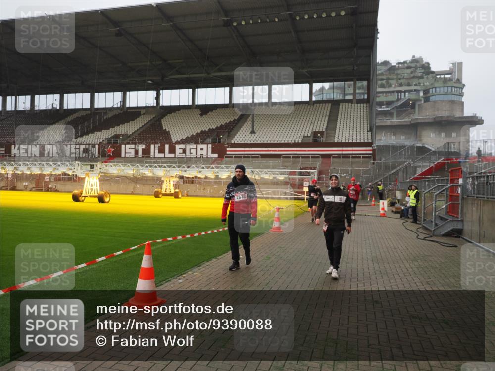 07.12.2025 - St. Pauli X-Mass-Run No. 15 Fabian Wolf http://msf.ph/oto/9390088 07.12.2025 10:23:01 Ziel 794, 1996, 2123, 2304, 2638, 3780, 4287, 4407, 4411 meine-sportfotos.de