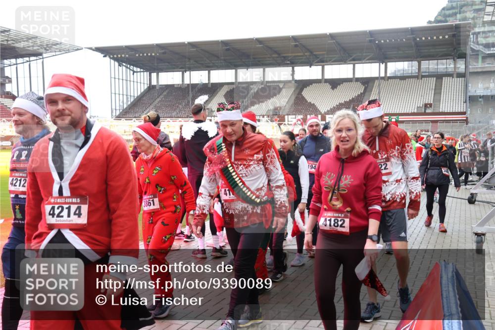07.12.2025 - St. Pauli X-Mass-Run No. 15 Luisa Fischer http://msf.ph/oto/9390089 07.12.2025 12:09:50 Ziel 18, 4212, 15, 4214, 3861, 41, 194, 4182, 138, 643, 775, 807, 1405, 1494, 1652, 1653, 1725, 1727, 2009, 2731, 3538, 3947, 3955, 3966, 4196, 4197, 4198, 4267, 4282, 4283, 4313, 4315 meine-sportfotos.de