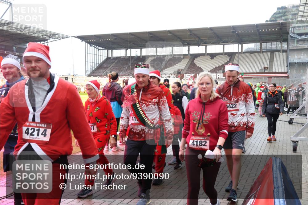 07.12.2025 - St. Pauli X-Mass-Run No. 15 Luisa Fischer http://msf.ph/oto/9390090 07.12.2025 12:09:51 Ziel 15, 4214, 61, 41, 4182, 5, 1422, 138, 643, 775, 807, 1405, 1494, 1652, 1653, 1725, 1727, 2009, 2731, 3538, 3947, 3955, 3966, 4196, 4197, 4198, 4267, 4282, 4283, 4313, 4315 meine-sportfotos.de