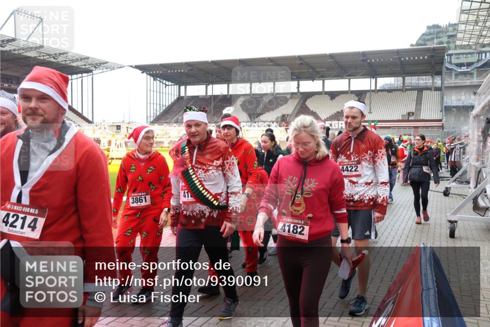 07.12.2025 - St. Pauli X-Mass-Run No. 15 Luisa Fischer http://msf.ph/oto/9390091 07.12.2025 12:09:51 Ziel 15, 4214, 3861, 15, 4182, 4422, 138, 643, 775, 807, 1405, 1494, 1652, 1653, 1725, 1727, 2009, 2731, 3538, 3947, 3955, 3966, 4196, 4197, 4198, 4267, 4282, 4283, 4313, 4315 meine-sportfotos.de