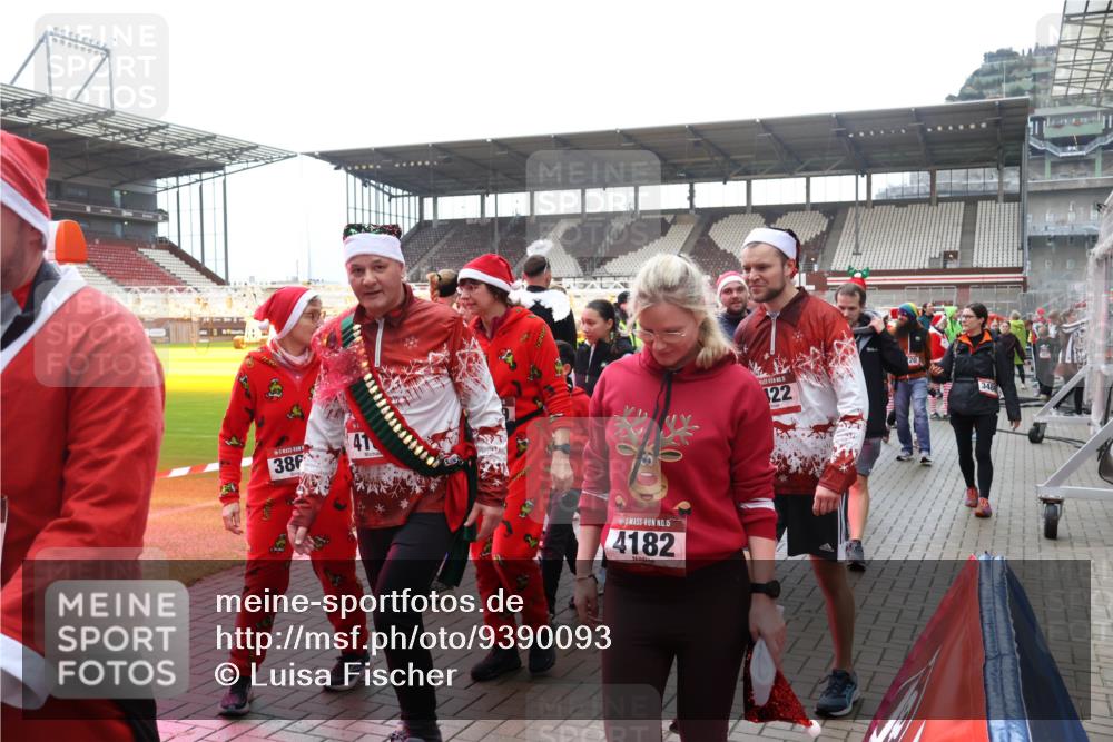 07.12.2025 - St. Pauli X-Mass-Run No. 15 Luisa Fischer http://msf.ph/oto/9390093 07.12.2025 12:09:51 Ziel 386, 41, 15, 4182, 122, 20, 348, 138, 643, 775, 807, 1405, 1494, 1652, 1653, 1725, 1727, 2009, 2731, 3538, 3947, 3955, 3966, 4196, 4197, 4198, 4267, 4282, 4283, 4313, 4315 meine-sportfotos.de