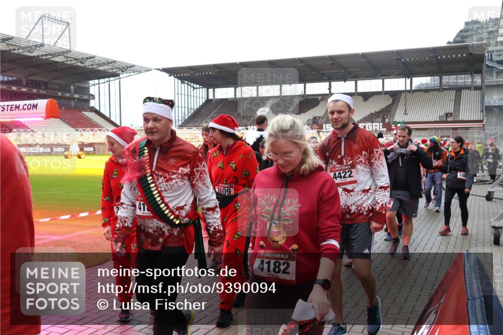 07.12.2025 - St. Pauli X-Mass-Run No. 15 Luisa Fischer http://msf.ph/oto/9390094 07.12.2025 12:09:52 Ziel 41, 3609, 15, 4182, 5, 4422, 20, 348, 138, 643, 775, 807, 1405, 1494, 1725, 1727, 2009, 2731, 3538, 3947, 3955, 3966, 4196, 4197, 4198, 4267, 4282, 4283, 4313, 4315 meine-sportfotos.de
