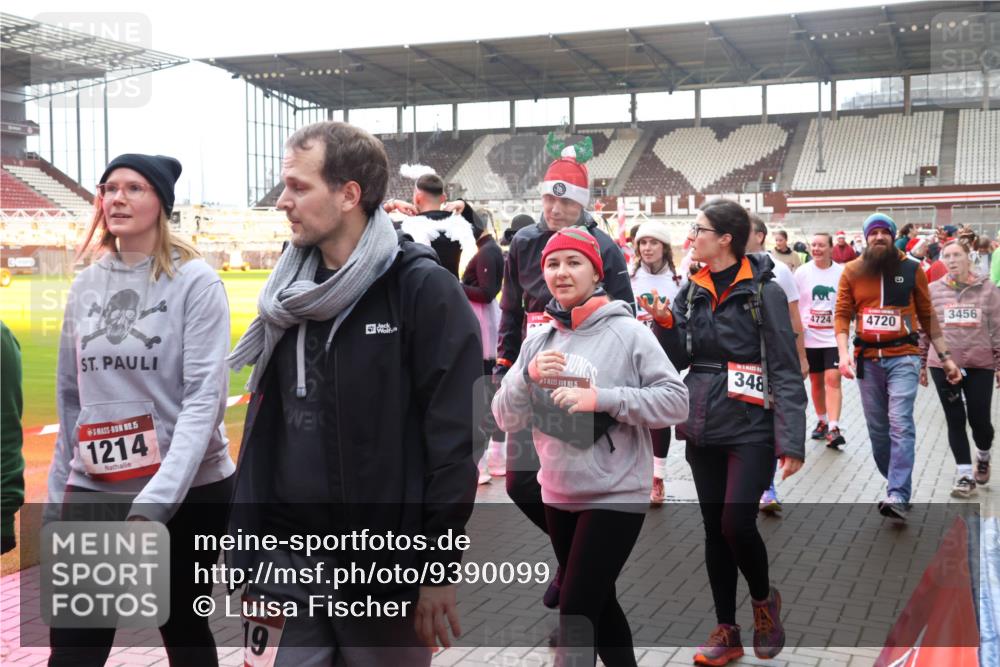 07.12.2025 - St. Pauli X-Mass-Run No. 15 Luisa Fischer http://msf.ph/oto/9390099 07.12.2025 12:09:56 Ziel 15, 1214, 15, 19, 15, 348, 4724, 3456, 4720, 138, 775, 807, 830, 835, 1494, 1725, 1727, 2009, 3538, 3947, 3955, 3966, 4196, 4197, 4198, 4267, 4282, 4283, 4313, 4315 meine-sportfotos.de