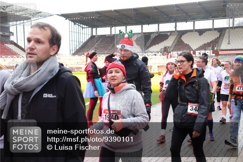 07.12.2025 - St. Pauli X-Mass-Run No. 15 Luisa Fischer http://msf.ph/oto/9390101 07.12.2025 12:09:57 Ziel 15, 190, 348, 4724, 472, 138, 830, 835, 1494, 1725, 1727, 2009, 3538, 3947, 3955, 3966, 4196, 4197, 4198, 4267, 4282, 4283, 4313, 4315 meine-sportfotos.de