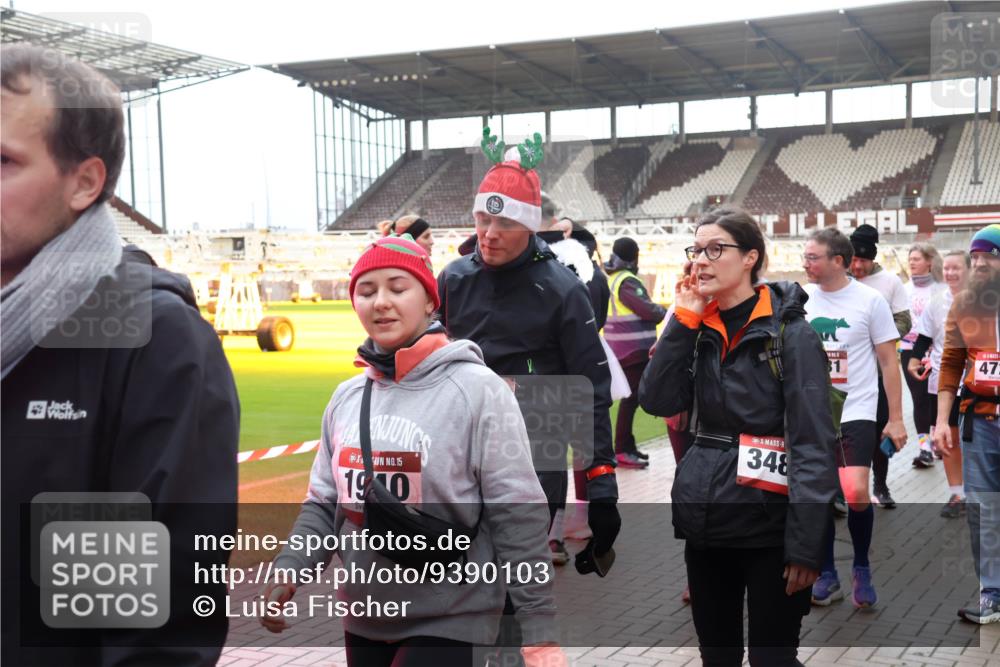 07.12.2025 - St. Pauli X-Mass-Run No. 15 Luisa Fischer http://msf.ph/oto/9390103 07.12.2025 12:09:57 Ziel 15, 190, 348, 31, 472, 138, 830, 835, 1494, 1725, 1727, 2009, 3538, 3947, 3955, 3966, 4196, 4197, 4198, 4267, 4282, 4283, 4313, 4315 meine-sportfotos.de