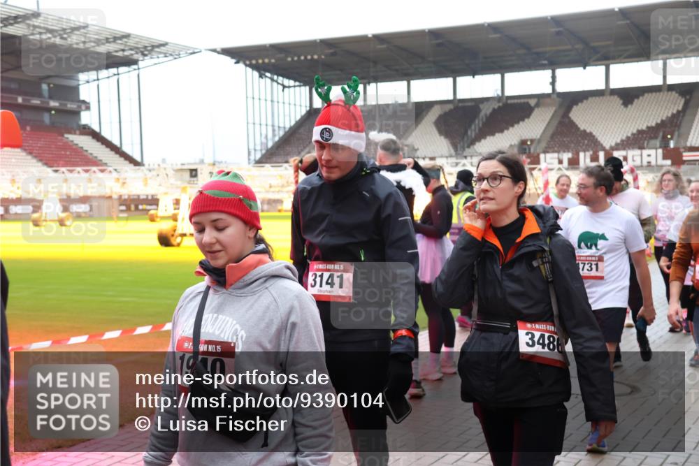 07.12.2025 - St. Pauli X-Mass-Run No. 15 Luisa Fischer http://msf.ph/oto/9390104 07.12.2025 12:09:58 Ziel 15, 190, 15, 3141, 1, 3486, 1731, 138, 830, 835, 1494, 1725, 1727, 2009, 3538, 3947, 3955, 3966, 4196, 4197, 4198, 4267, 4282, 4283, 4313, 4315 meine-sportfotos.de