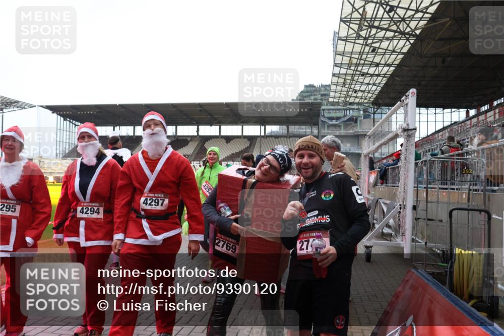 07.12.2025 - St. Pauli X-Mass-Run No. 15 Luisa Fischer http://msf.ph/oto/9390120 07.12.2025 12:10:21 Ziel 295, 15, 4294, 15, 4297, 4252, 15, 2769, 27, 830, 835, 1494, 3374, 3375, 3376, 3462, 3744, 3746, 3760, 4313, 4315 meine-sportfotos.de