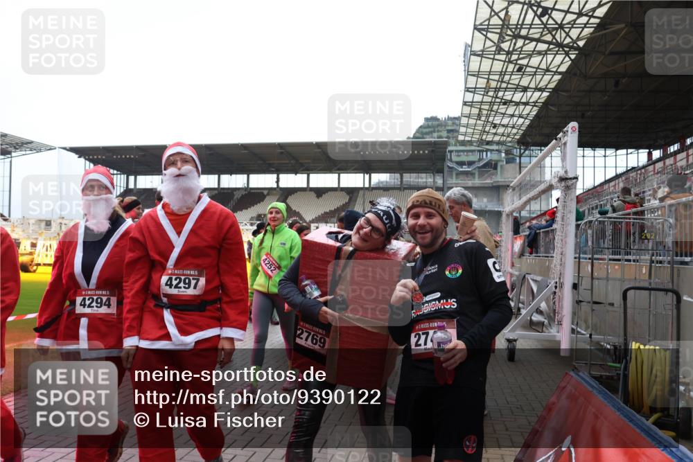 07.12.2025 - St. Pauli X-Mass-Run No. 15 Luisa Fischer http://msf.ph/oto/9390122 07.12.2025 12:10:21 Ziel 15, 4294, 15, 4297, 4252, 15, 2769, 27, 830, 835, 1494, 3374, 3375, 3376, 3462, 3744, 3746, 3760, 4313, 4315 meine-sportfotos.de