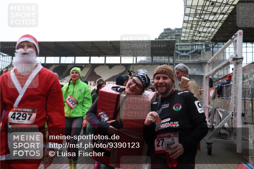07.12.2025 - St. Pauli X-Mass-Run No. 15 Luisa Fischer http://msf.ph/oto/9390123 07.12.2025 12:10:22 Ziel 5, 4297, 4252, 15, 2769, 15, 27, 830, 835, 1494, 3374, 3375, 3376, 3462, 3744, 3746, 3760, 4313, 4315 meine-sportfotos.de