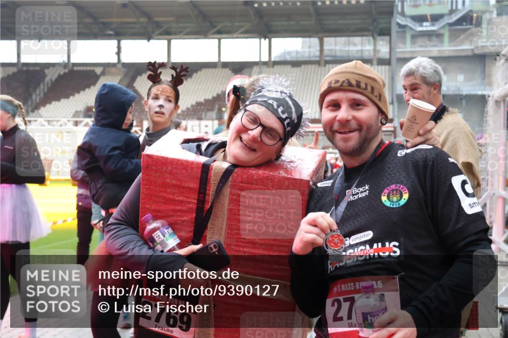 07.12.2025 - St. Pauli X-Mass-Run No. 15 Luisa Fischer http://msf.ph/oto/9390127 07.12.2025 12:10:23 Ziel 15, 2769, 1910, 0, 15, 27, 830, 835, 1494, 3374, 3375, 3376, 3462, 3744, 3746, 3760, 4313, 4315 meine-sportfotos.de
