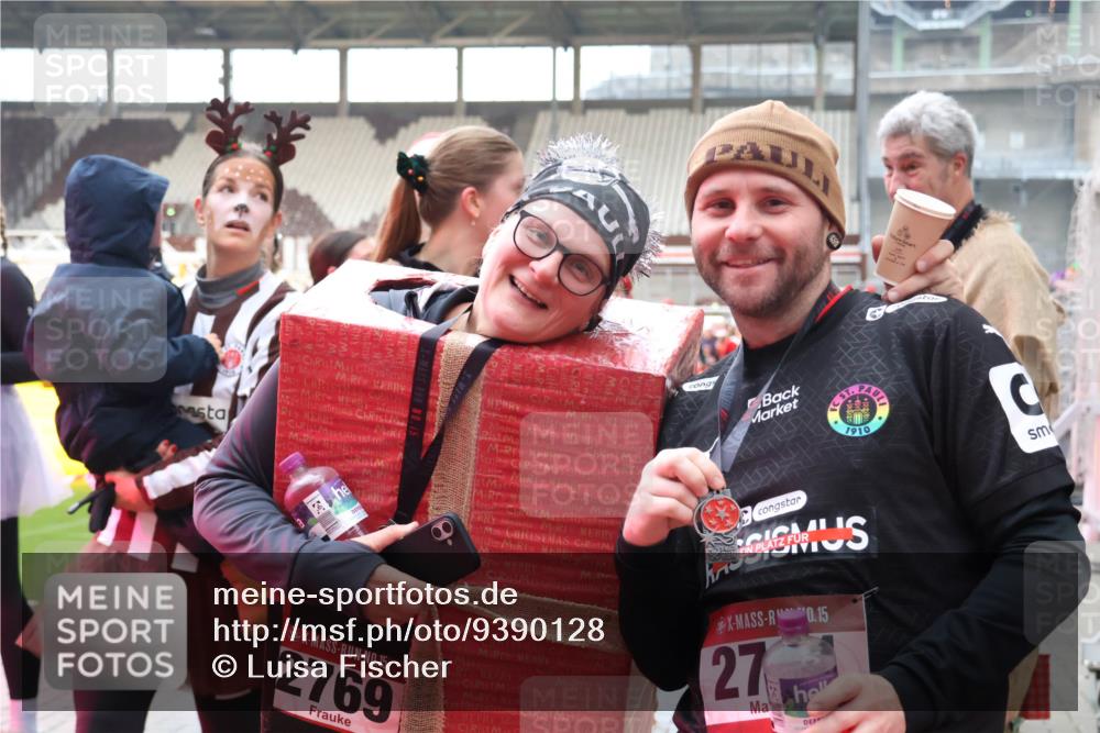 07.12.2025 - St. Pauli X-Mass-Run No. 15 Luisa Fischer http://msf.ph/oto/9390128 07.12.2025 12:10:23 Ziel 1910, 15, 2769, 0, 15, 27, 830, 835, 1494, 3374, 3375, 3376, 3462, 3744, 3746, 3760, 4313, 4315 meine-sportfotos.de