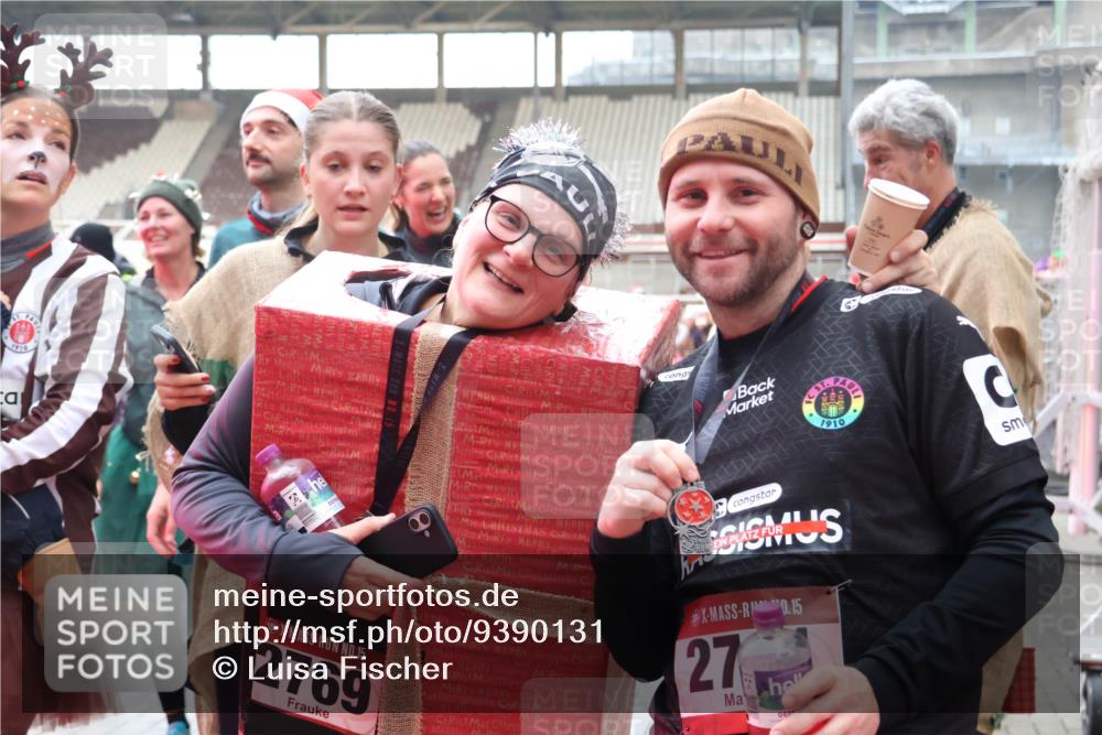 07.12.2025 - St. Pauli X-Mass-Run No. 15 Luisa Fischer http://msf.ph/oto/9390131 07.12.2025 12:10:24 Ziel 29393, 1910, 15, 2769, 0, 15, 27, 830, 835, 1494, 3374, 3375, 3376, 3462, 3744, 3746, 3760, 4313, 4315 meine-sportfotos.de