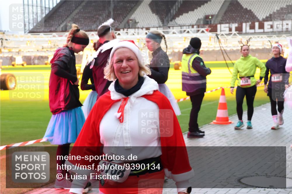 07.12.2025 - St. Pauli X-Mass-Run No. 15 Luisa Fischer http://msf.ph/oto/9390134 07.12.2025 12:10:49 Ziel 3708, 138, 140, 208, 223, 224, 1036, 1037, 1450, 1728, 1731, 1845, 3374, 3375, 3376, 3462, 3701, 3760, 3840, 3841, 4257, 4259, 4262, 4280, 4281, 4745, 4826, 4827, 4831, 4833, 4834, 4836 meine-sportfotos.de