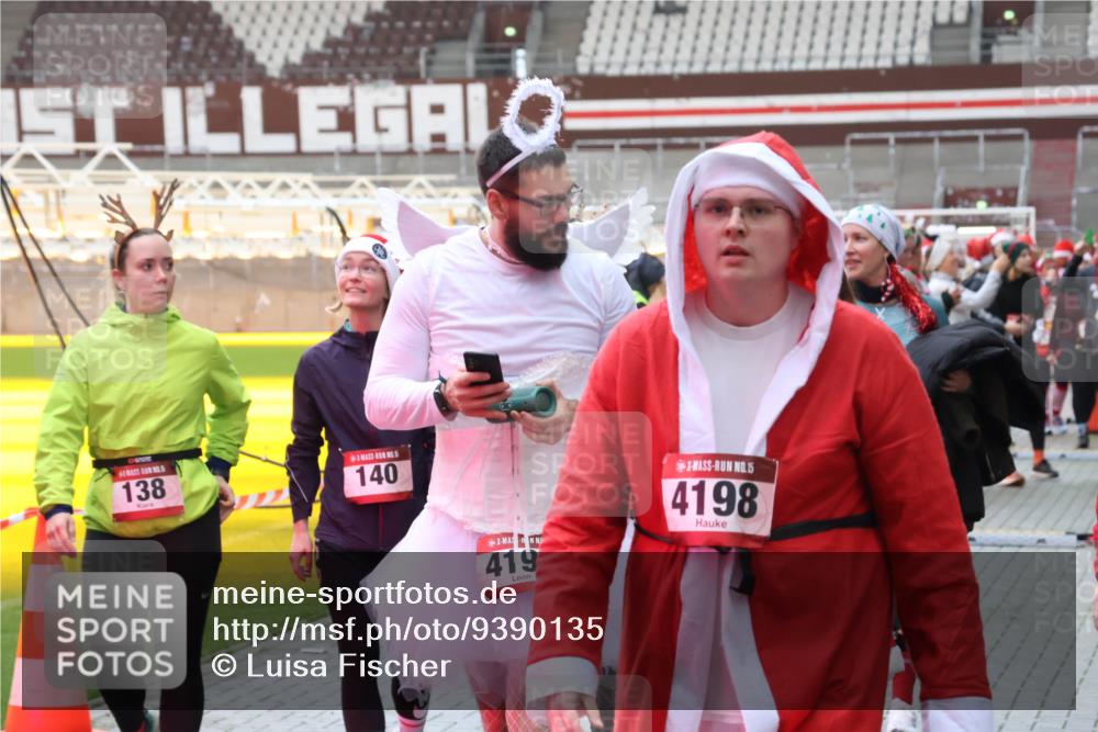 07.12.2025 - St. Pauli X-Mass-Run No. 15 Luisa Fischer http://msf.ph/oto/9390135 07.12.2025 12:10:50 Ziel 138, 140, 419, 15, 4198, 208, 223, 224, 1036, 1037, 1450, 1728, 1731, 1845, 3374, 3375, 3376, 3462, 3701, 3760, 3840, 3841, 4257, 4259, 4262, 4280, 4281, 4745, 4826, 4827, 4831, 4833, 4834, 4836 meine-sportfotos.de