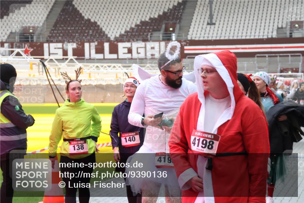 07.12.2025 - St. Pauli X-Mass-Run No. 15 Luisa Fischer http://msf.ph/oto/9390136 07.12.2025 12:10:50 Ziel 138, 1, 140, 419, 15, 4198, 208, 223, 224, 1036, 1037, 1450, 1728, 1731, 1845, 3374, 3375, 3376, 3462, 3701, 3760, 3840, 3841, 4257, 4259, 4262, 4280, 4281, 4745, 4826, 4827, 4831, 4833, 4834, 4836 meine-sportfotos.de