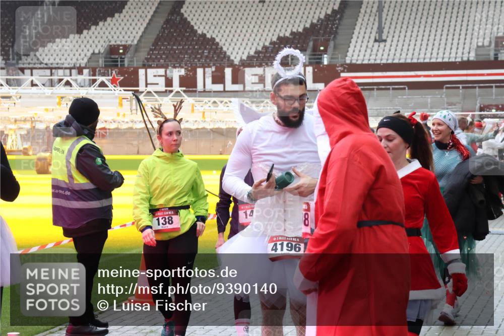 07.12.2025 - St. Pauli X-Mass-Run No. 15 Luisa Fischer http://msf.ph/oto/9390140 07.12.2025 12:10:51 Ziel 138, 14, 146, 88, 15, 4196, 208, 223, 224, 1036, 1037, 1450, 1728, 1731, 1845, 3374, 3375, 3376, 3462, 3701, 3760, 3840, 3841, 4257, 4259, 4262, 4280, 4281, 4745, 4826, 4827, 4831, 4833, 4834, 4836 meine-sportfotos.de