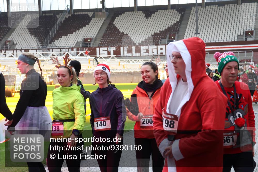 07.12.2025 - St. Pauli X-Mass-Run No. 15 Luisa Fischer http://msf.ph/oto/9390150 07.12.2025 12:10:54 Ziel 02081, 15, 138, 15, 140, 15, 200, 98, 15, 661, 208, 223, 224, 1036, 1037, 1450, 1728, 1731, 1845, 3374, 3375, 3376, 3701, 3840, 3841, 4257, 4259, 4262, 4280, 4281, 4745, 4826, 4827, 4831, 4833, 4834, 4836 meine-sportfotos.de