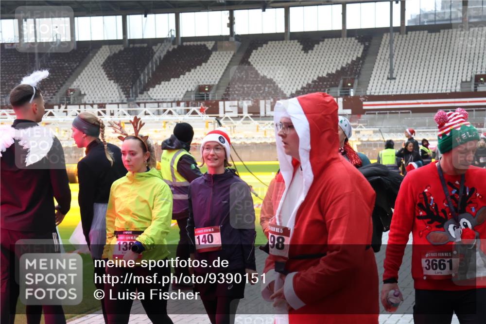 07.12.2025 - St. Pauli X-Mass-Run No. 15 Luisa Fischer http://msf.ph/oto/9390151 07.12.2025 12:10:55 Ziel 15, 138, 15, 140, 15, 98, 15, 3661, 208, 223, 224, 1036, 1037, 1450, 1728, 1731, 1845, 3374, 3375, 3376, 3701, 3840, 3841, 4257, 4259, 4262, 4280, 4281, 4745, 4826, 4827, 4831, 4833, 4834, 4836 meine-sportfotos.de
