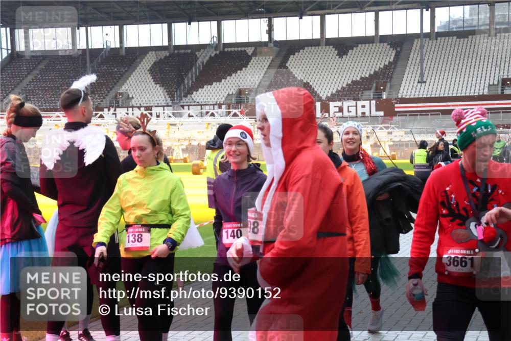 07.12.2025 - St. Pauli X-Mass-Run No. 15 Luisa Fischer http://msf.ph/oto/9390152 07.12.2025 12:10:55 Ziel 15, 138, 140, 8, 15, 3661, 208, 223, 224, 1036, 1037, 1450, 1728, 1731, 1845, 3374, 3375, 3376, 3701, 3840, 3841, 4257, 4259, 4262, 4280, 4281, 4745, 4826, 4827, 4831, 4833, 4834, 4836 meine-sportfotos.de