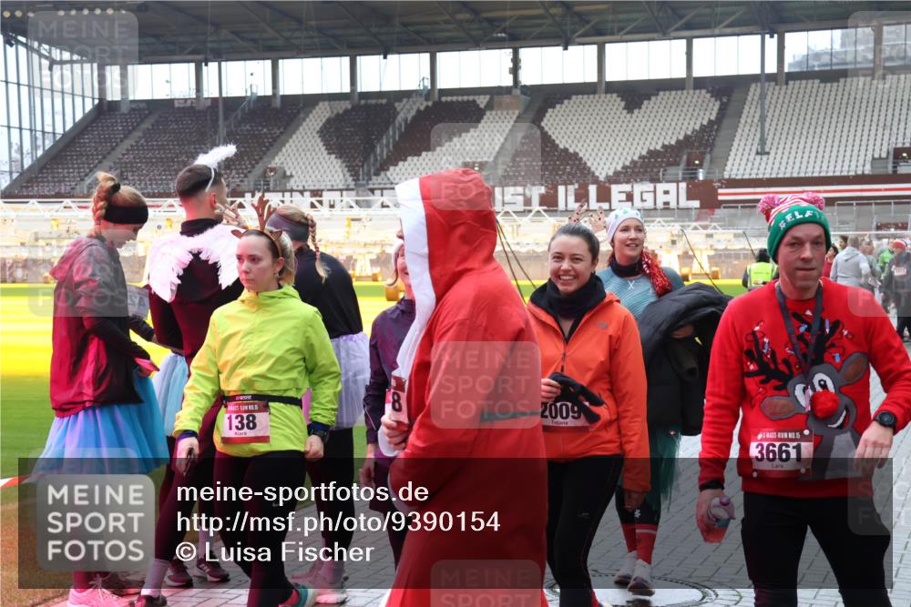 07.12.2025 - St. Pauli X-Mass-Run No. 15 Luisa Fischer http://msf.ph/oto/9390154 07.12.2025 12:10:55 Ziel 5, 138, 8, 2009, 15, 3661, 208, 223, 224, 1036, 1037, 1450, 1728, 1731, 1845, 3374, 3375, 3376, 3701, 3840, 3841, 4257, 4259, 4262, 4280, 4281, 4745, 4826, 4827, 4831, 4833, 4834, 4836 meine-sportfotos.de