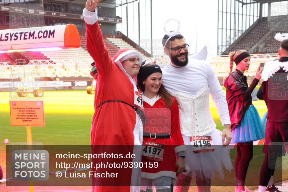 07.12.2025 - St. Pauli X-Mass-Run No. 15 Luisa Fischer http://msf.ph/oto/9390159 07.12.2025 12:11:11 Ziel 41, 15, 4197, 5, 4196, 208, 223, 224, 1036, 1037, 1450, 1728, 1731, 1780, 1845, 3701, 3840, 3841, 4257, 4259, 4262, 4280, 4281, 4745, 4826, 4827, 4831, 4833, 4834, 4836 meine-sportfotos.de