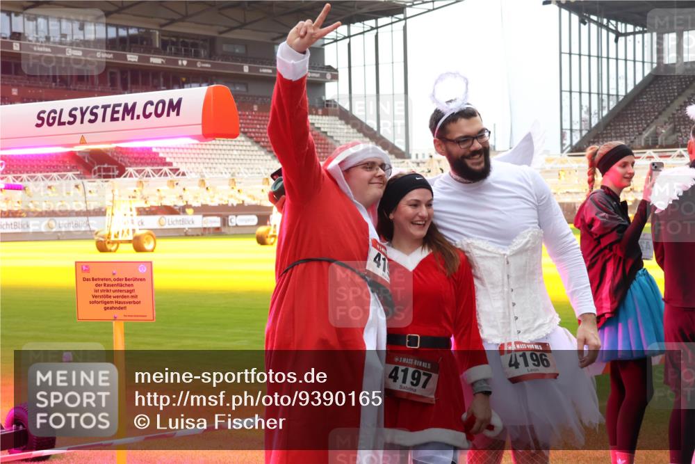 07.12.2025 - St. Pauli X-Mass-Run No. 15 Luisa Fischer http://msf.ph/oto/9390165 07.12.2025 12:11:12 Ziel 41, 15, 4197, 5, 4196, 208, 223, 224, 1036, 1037, 1450, 1728, 1731, 1780, 1845, 3701, 3840, 3841, 4257, 4259, 4262, 4280, 4281, 4745, 4826, 4827, 4831, 4833, 4834, 4836 meine-sportfotos.de