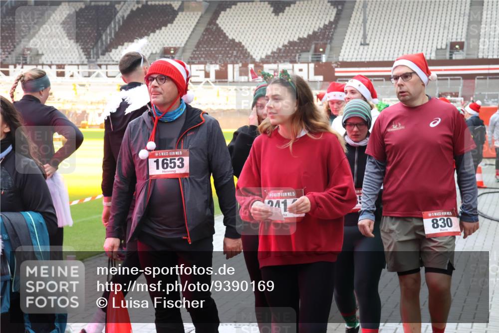 07.12.2025 - St. Pauli X-Mass-Run No. 15 Luisa Fischer http://msf.ph/oto/9390169 07.12.2025 12:11:20 Ziel 15, 1653, 15, 241, 10, 830, 208, 223, 224, 1450, 1728, 1731, 1780, 1845, 3701, 3840, 3841, 4257, 4259, 4262, 4280, 4281, 4398, 4400, 4745, 4826, 4827, 4831, 4833, 4834, 4836 meine-sportfotos.de