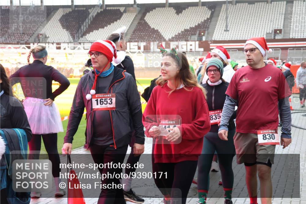 07.12.2025 - St. Pauli X-Mass-Run No. 15 Luisa Fischer http://msf.ph/oto/9390171 07.12.2025 12:11:21 Ziel 15, 1653, 15, 835, 830, 208, 223, 224, 1450, 1728, 1731, 1780, 1845, 3701, 3840, 3841, 4257, 4259, 4262, 4280, 4281, 4398, 4400, 4745, 4826, 4827, 4831, 4833, 4834, 4836 meine-sportfotos.de