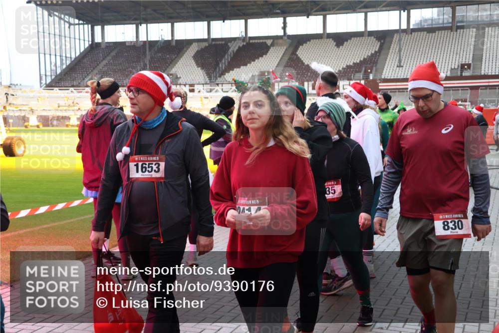 07.12.2025 - St. Pauli X-Mass-Run No. 15 Luisa Fischer http://msf.ph/oto/9390176 07.12.2025 12:11:22 Ziel 15, 1653, 15, 35, 830, 208, 223, 224, 1450, 1728, 1731, 1780, 1845, 3701, 3840, 3841, 4257, 4259, 4262, 4280, 4281, 4398, 4400, 4745, 4826, 4827, 4831, 4833, 4834, 4836 meine-sportfotos.de