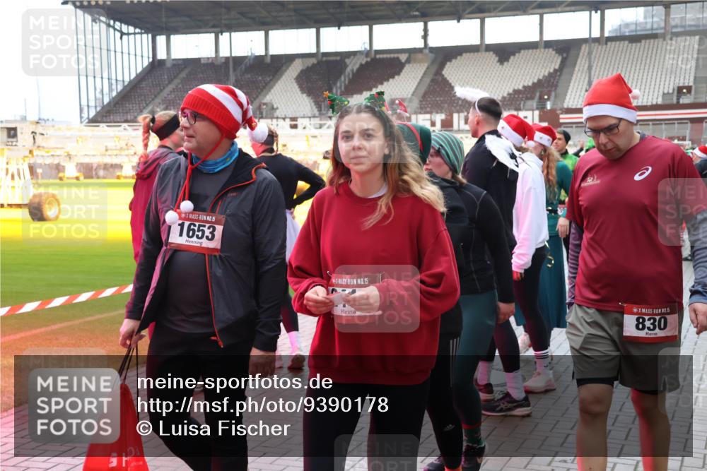 07.12.2025 - St. Pauli X-Mass-Run No. 15 Luisa Fischer http://msf.ph/oto/9390178 07.12.2025 12:11:22 Ziel 15, 1653, 15, 15, 830, 208, 223, 224, 1450, 1728, 1731, 1780, 1845, 3701, 3840, 3841, 4257, 4259, 4262, 4280, 4281, 4398, 4400, 4745, 4826, 4827, 4831, 4833, 4834, 4836 meine-sportfotos.de