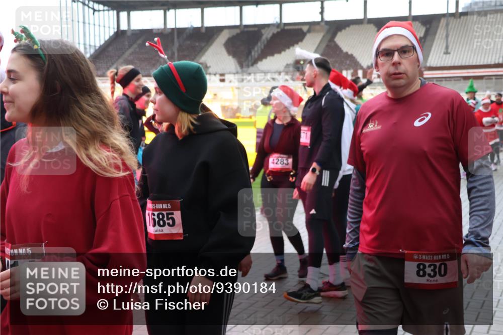 07.12.2025 - St. Pauli X-Mass-Run No. 15 Luisa Fischer http://msf.ph/oto/9390184 07.12.2025 12:11:24 Ziel 15, 15, 1685, 4283, 5, 830, 208, 223, 224, 1450, 1728, 1731, 1780, 1845, 3701, 3840, 3841, 4257, 4259, 4262, 4280, 4281, 4398, 4400, 4826, 4827, 4831, 4836 meine-sportfotos.de