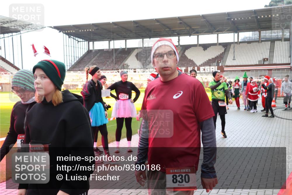 07.12.2025 - St. Pauli X-Mass-Run No. 15 Luisa Fischer http://msf.ph/oto/9390186 07.12.2025 12:11:25 Ziel 15, 685, 4269, 15, 830, 3966, 208, 223, 224, 1450, 1728, 1731, 1780, 1845, 3701, 3840, 3841, 4257, 4259, 4262, 4280, 4281, 4398, 4400, 4826, 4827, 4831, 4836 meine-sportfotos.de