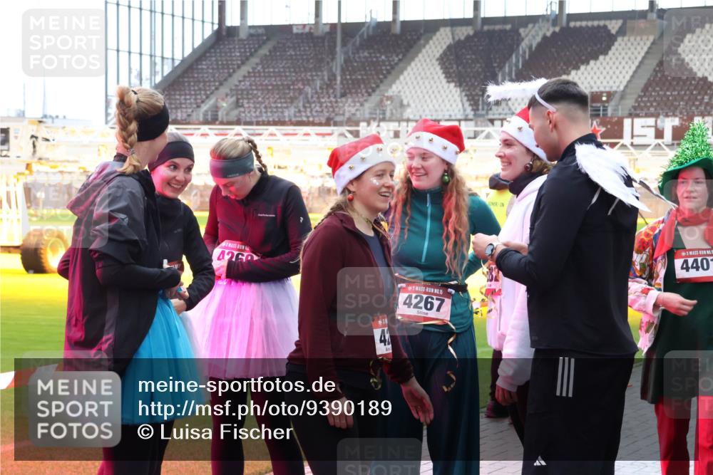 07.12.2025 - St. Pauli X-Mass-Run No. 15 Luisa Fischer http://msf.ph/oto/9390189 07.12.2025 12:11:36 Ziel 4260, 41, 15, 4267, 440, 1780, 2393, 2394, 3758, 4180, 4188, 4398, 4400 meine-sportfotos.de